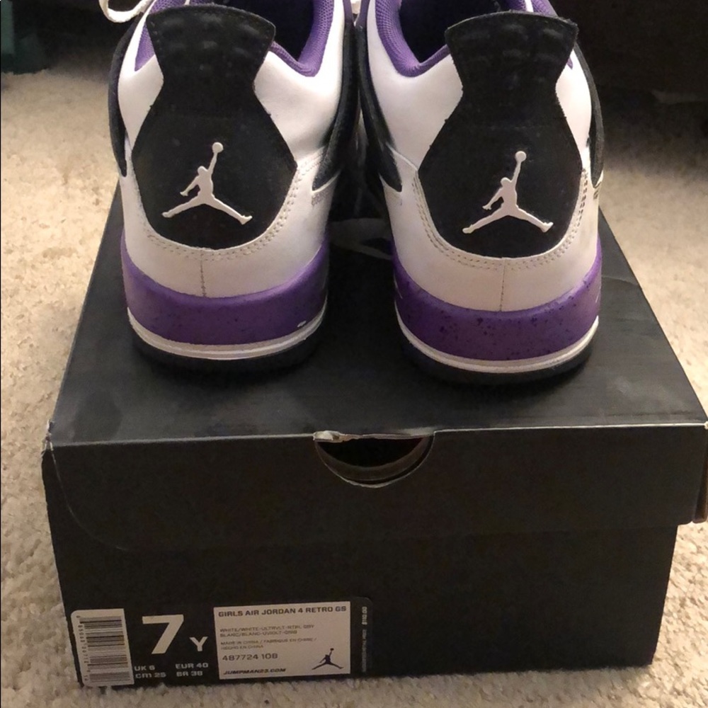 Girls Air Jordan 4 Retro GS size 7Y